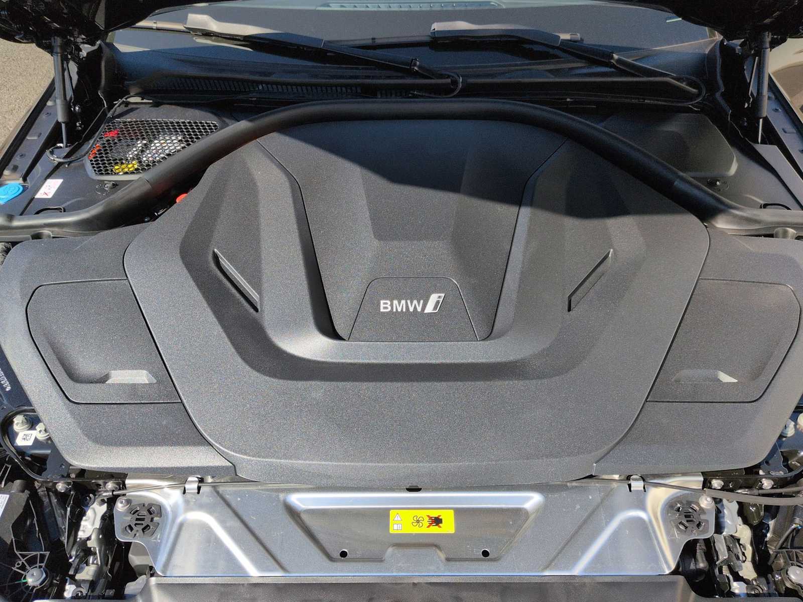 Thumbnail: 2025 BMW i4 - 15