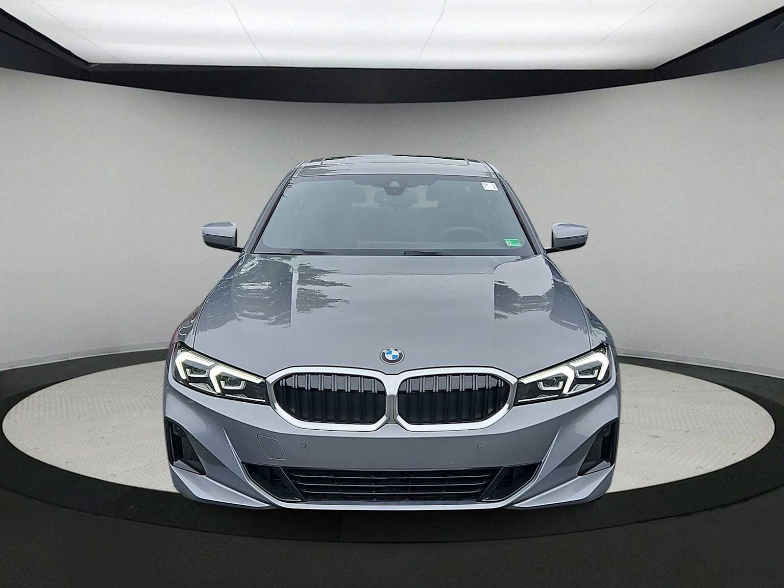 Thumbnail: 2025 BMW 3 Series - 3