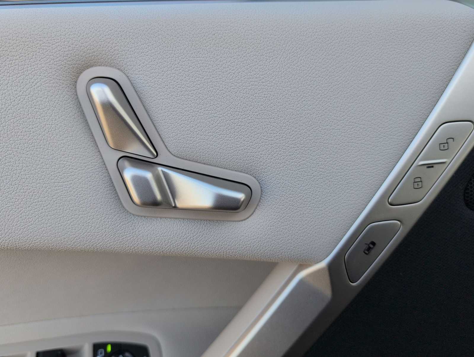 Thumbnail: 2026 BMW iX - 17