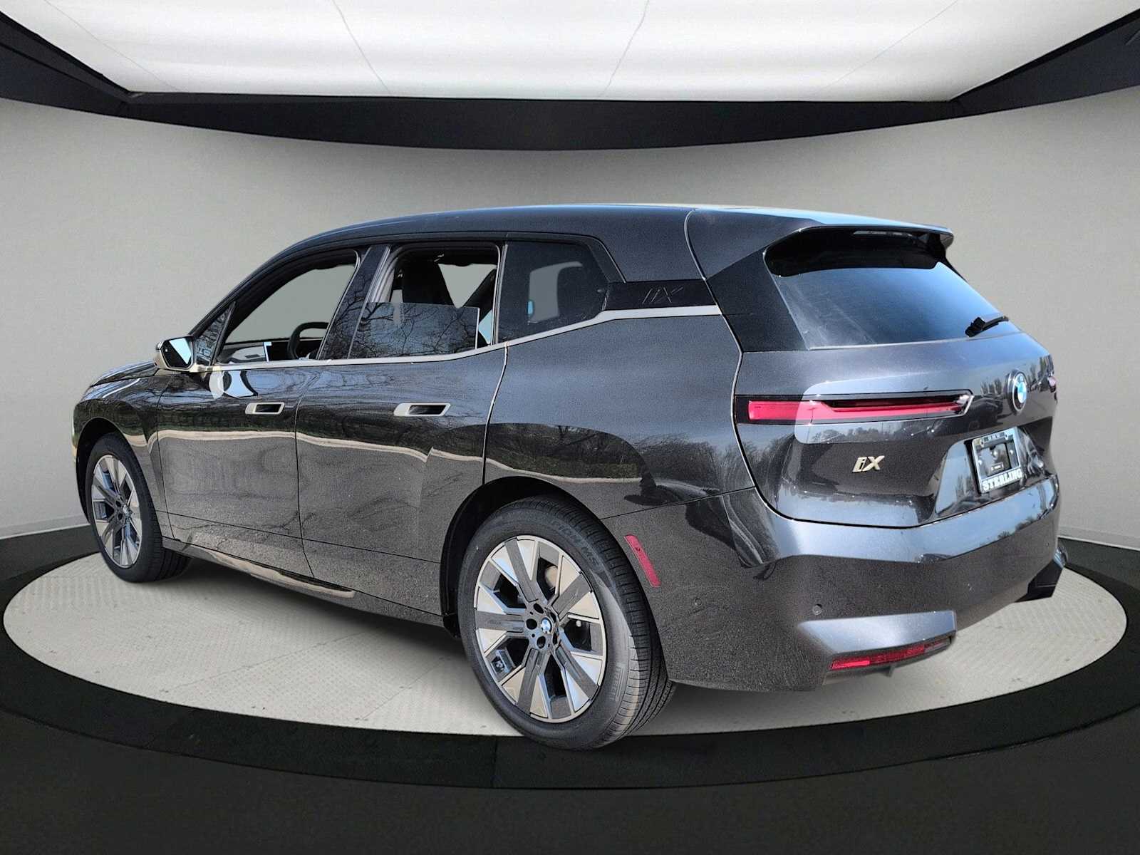 Thumbnail: 2026 BMW iX - 6