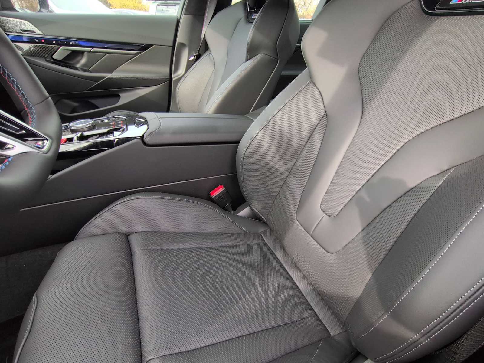 Thumbnail: 2026 BMW M5 - 17