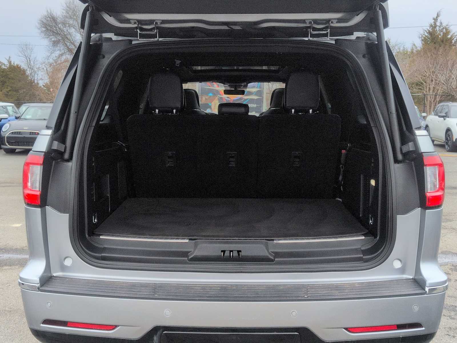 Thumbnail: 2020 Lincoln Navigator L - 35