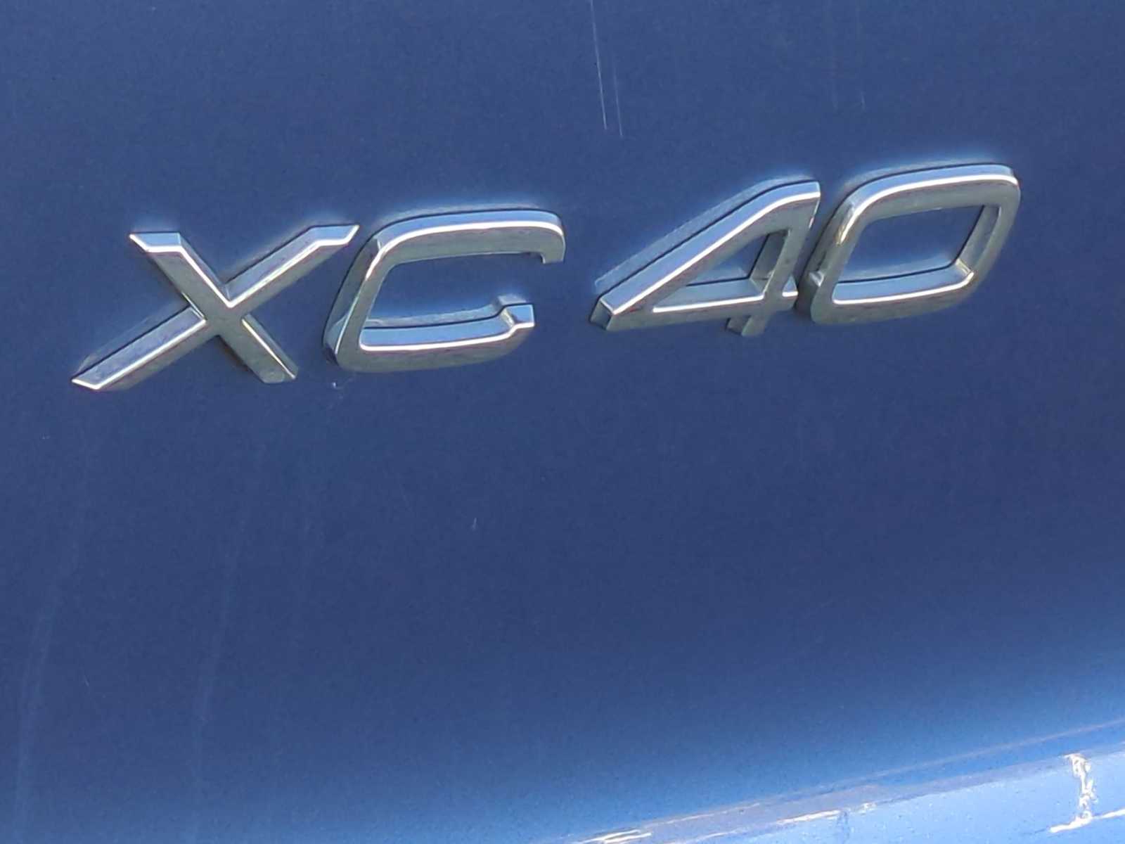 Thumbnail: 2021 Volvo XC40 - 13