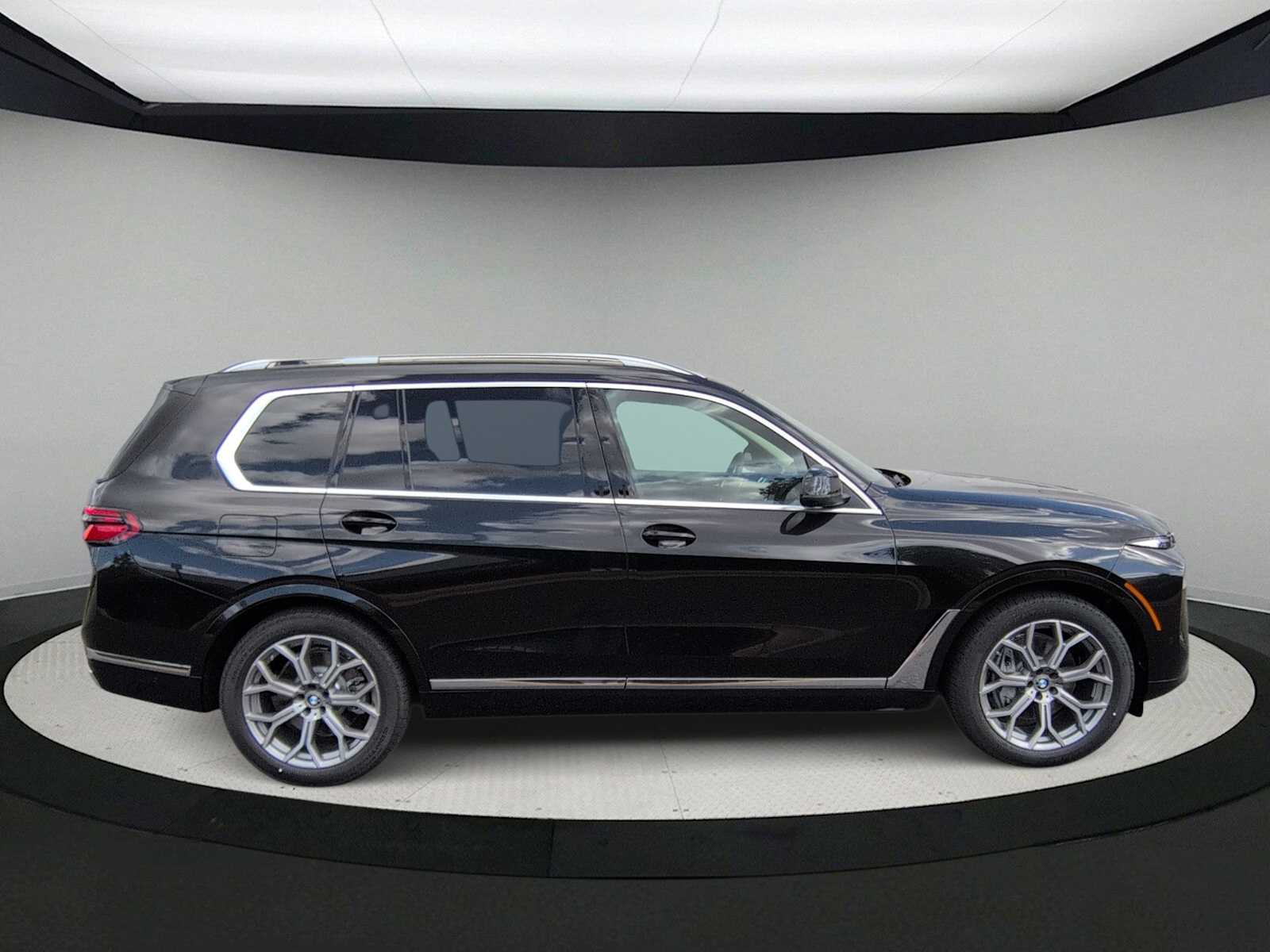 Thumbnail: 2026 BMW X7 - 9