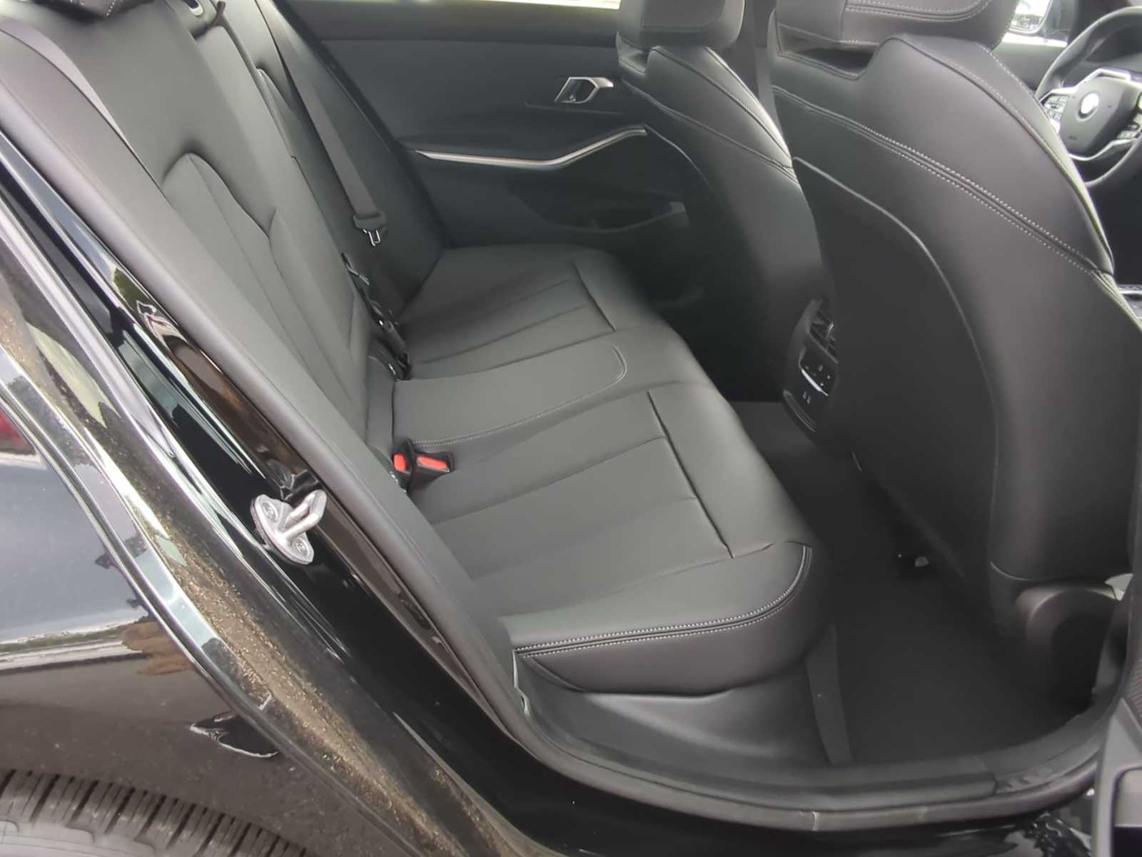 Thumbnail: 2025 BMW 3 Series - 22