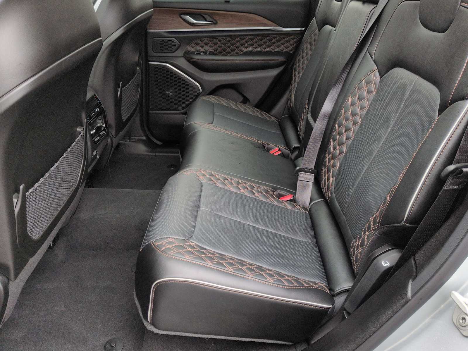 Thumbnail: 2024 Jeep Grand Cherokee - 21