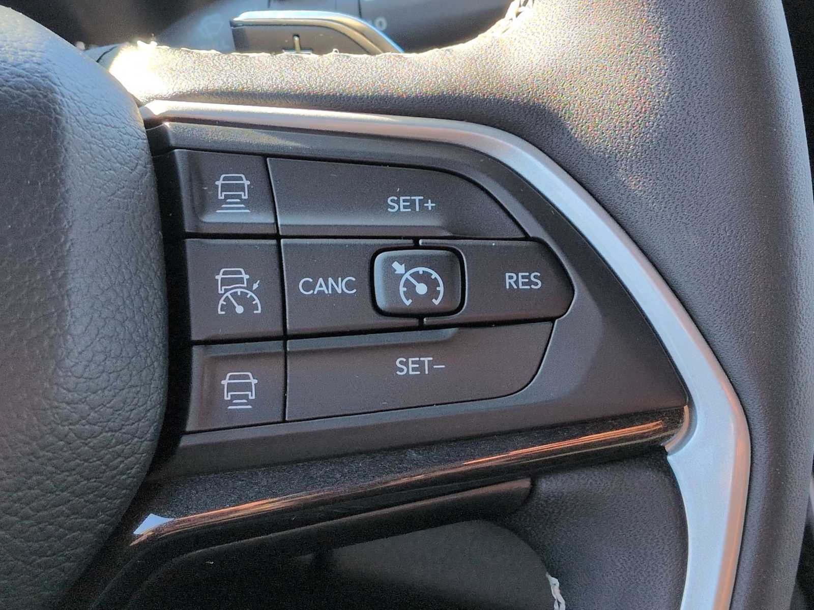 Thumbnail: 2023 Jeep Grand Cherokee - 24