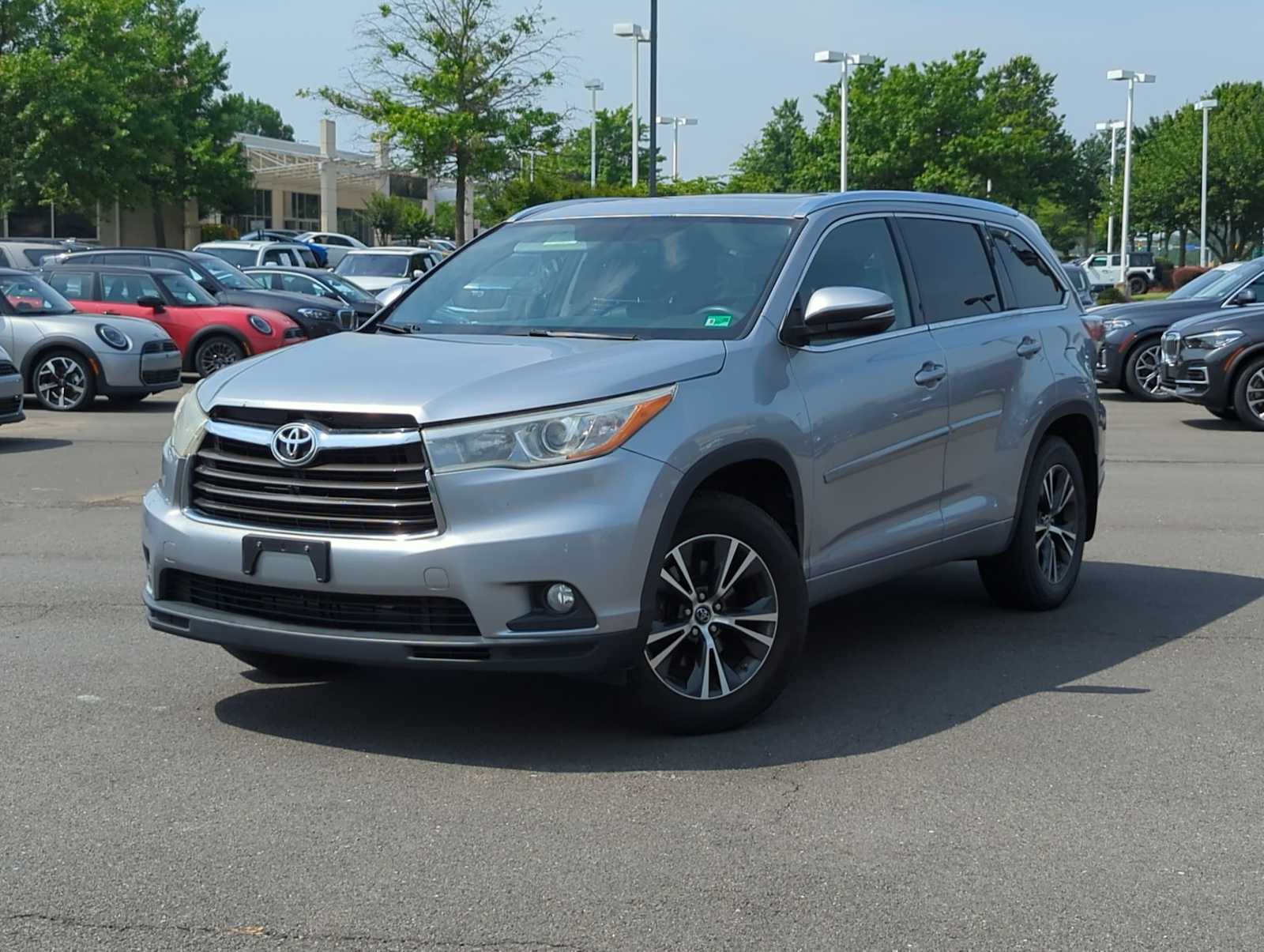 2016 Toyota Highlander XLE Hero Image