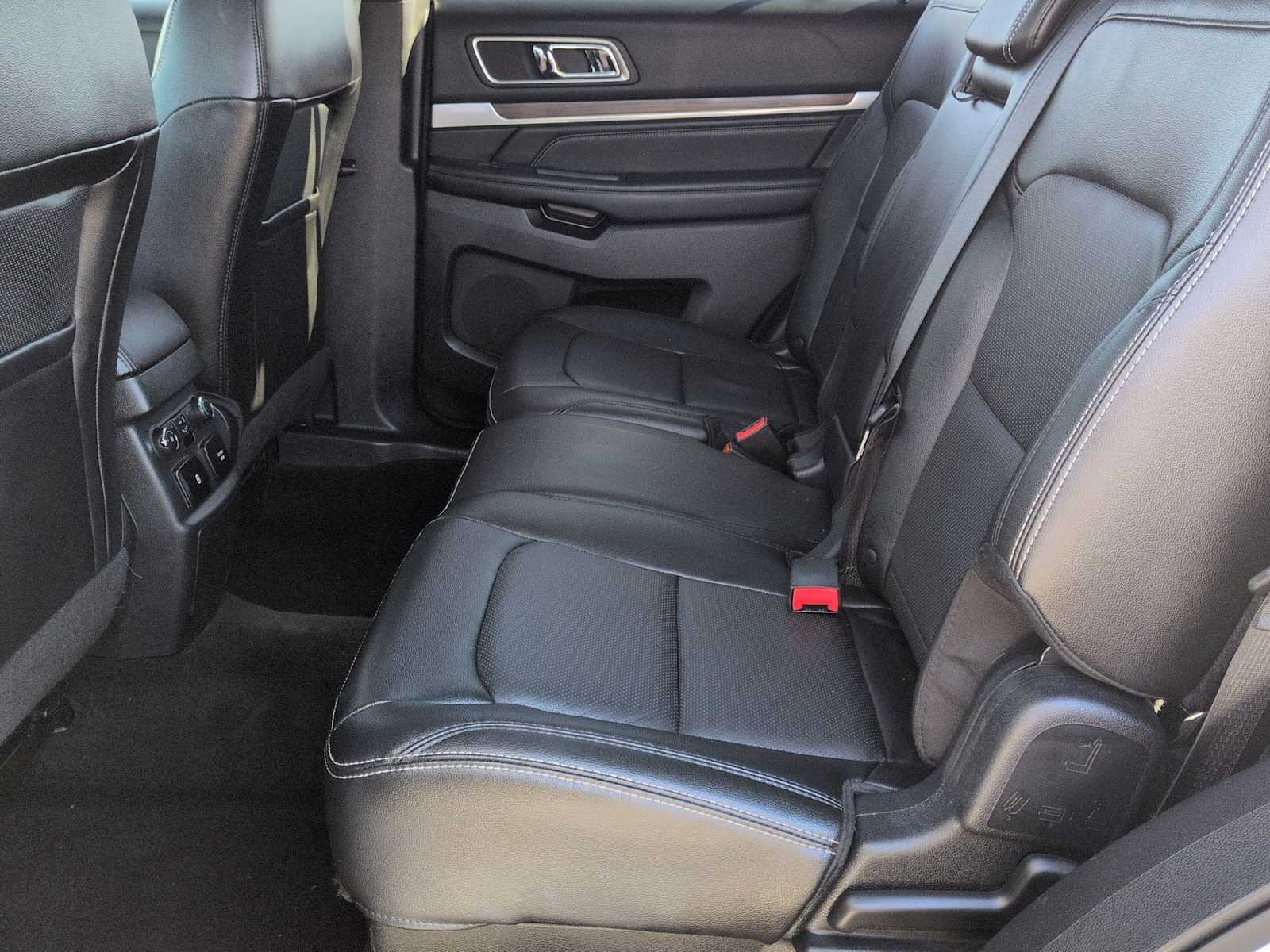 Thumbnail: 2016 Ford Explorer - 20