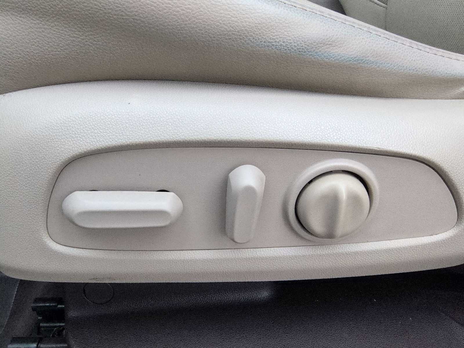 Thumbnail: 2017 GMC Acadia - 18