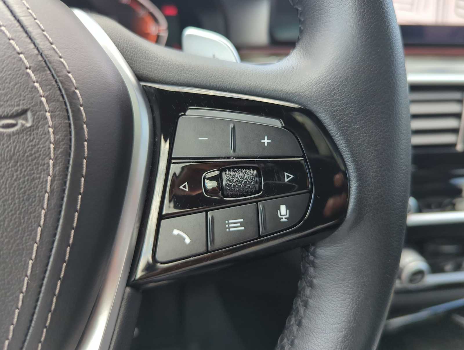 Thumbnail: 2023 BMW 5 Series - 25