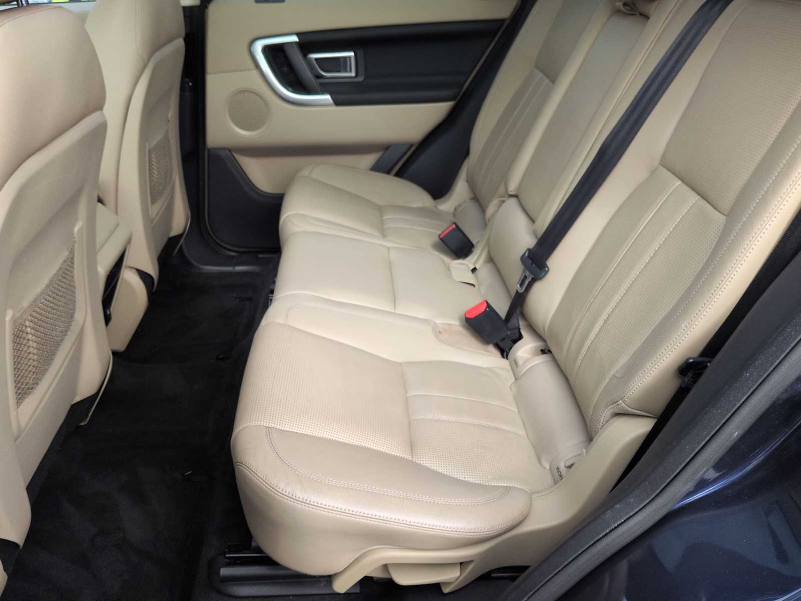 Thumbnail: 2016 Land Rover Discovery Sport - 20