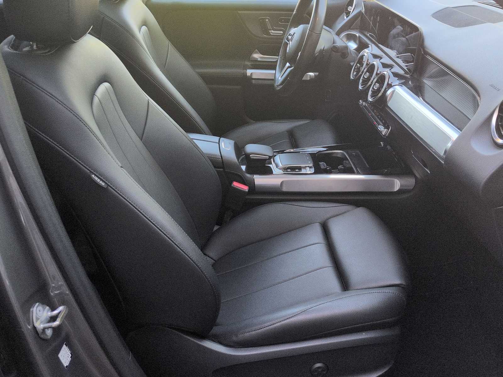 Thumbnail: 2020 Mercedes-Benz GLB - 24