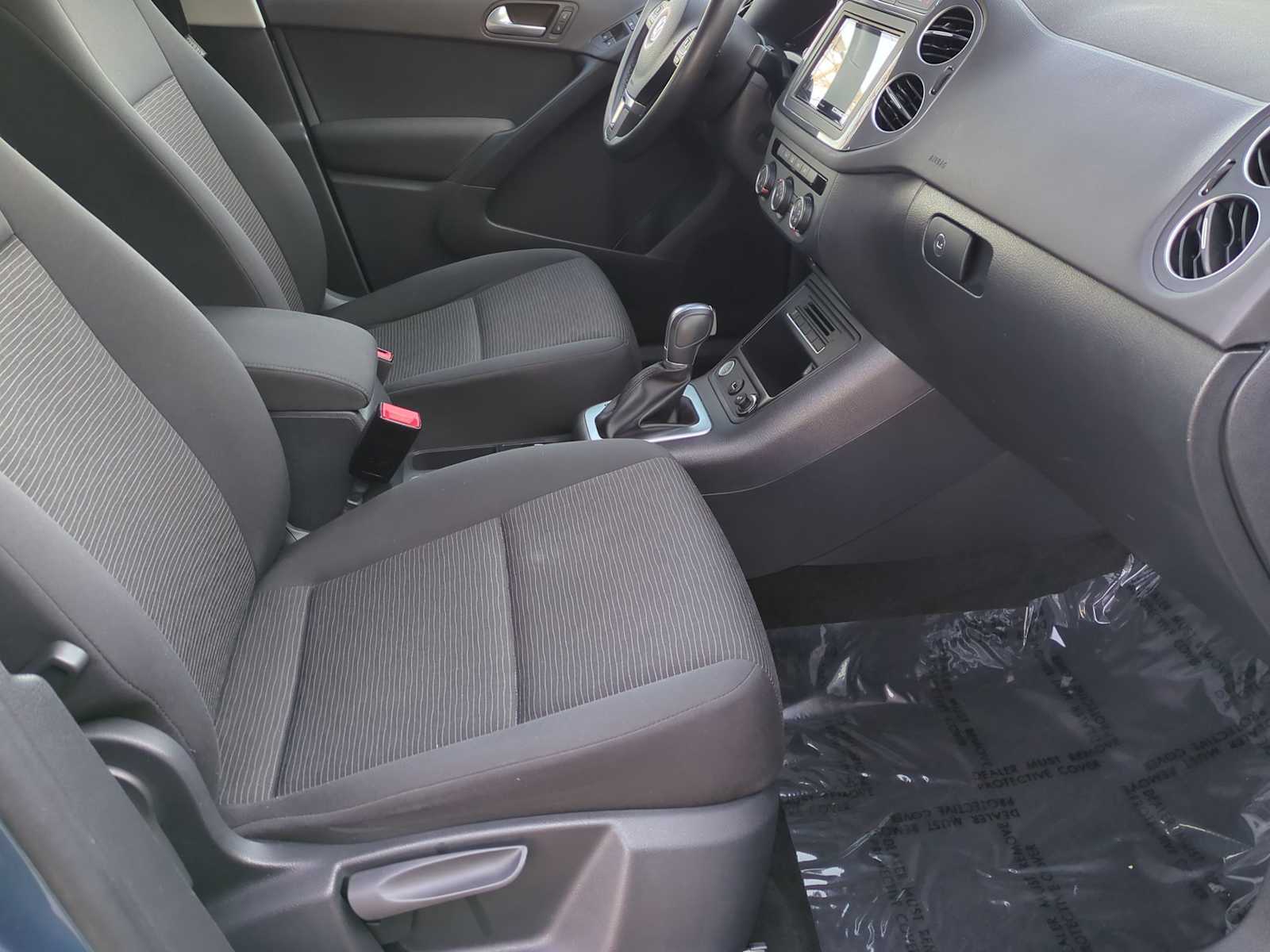 Thumbnail: 2017 Volkswagen Tiguan - 20