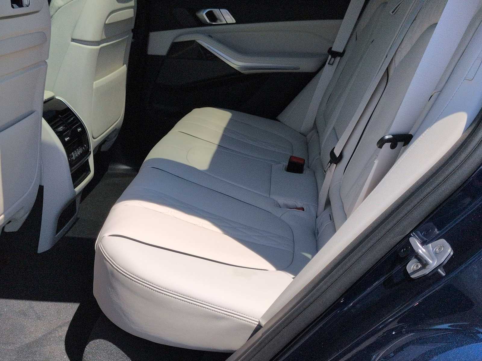 Thumbnail: 2026 BMW X5 - 21