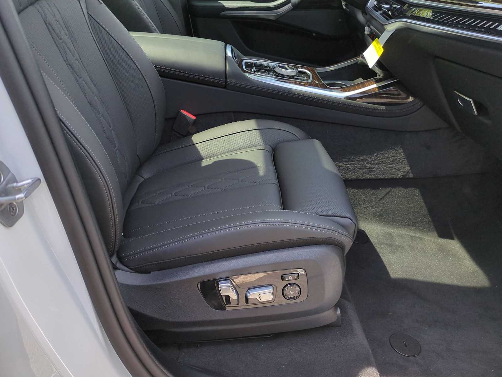 Thumbnail: 2026 BMW X7 - 24