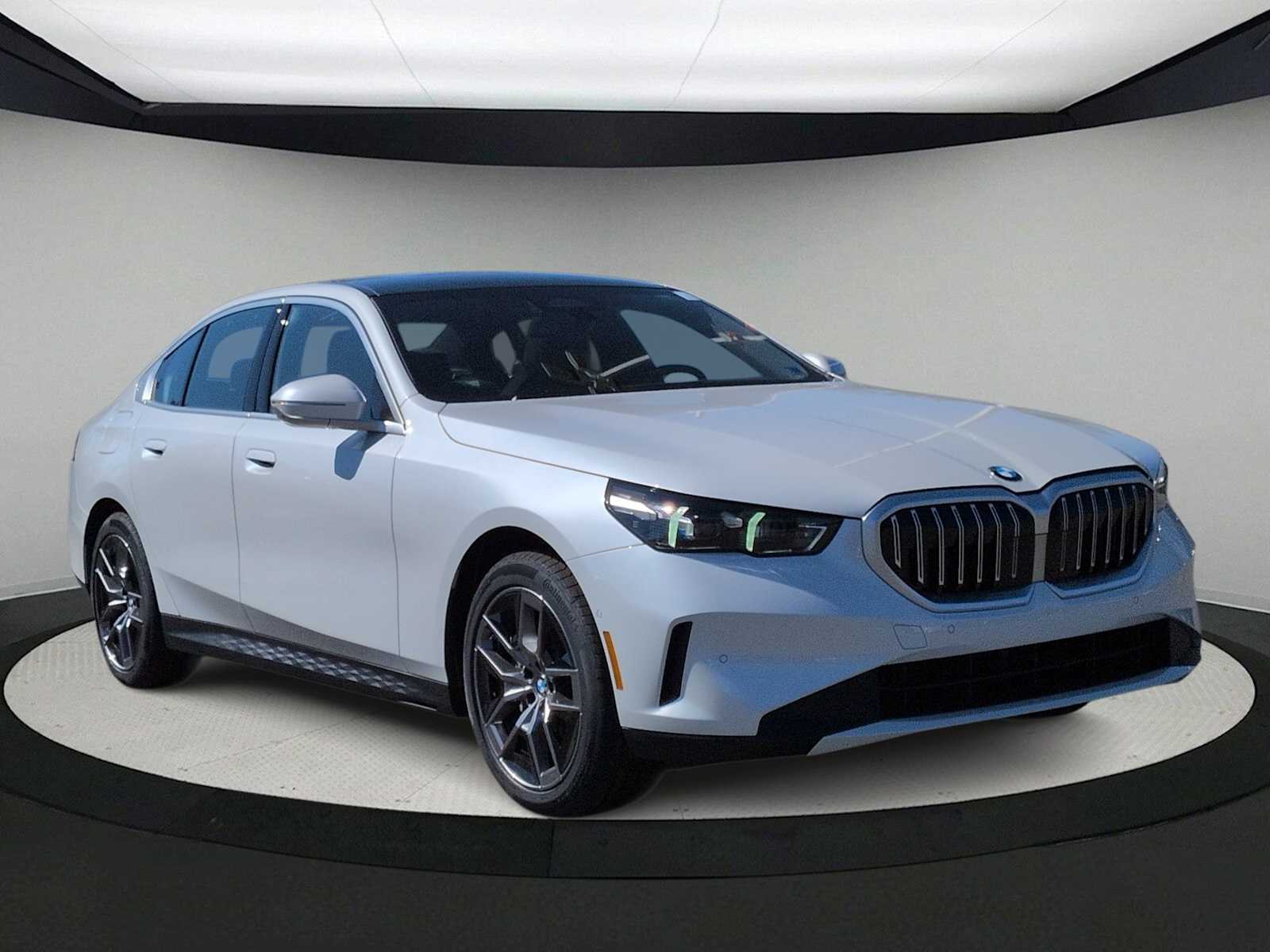 Thumbnail: 2026 BMW 5 Series - 2