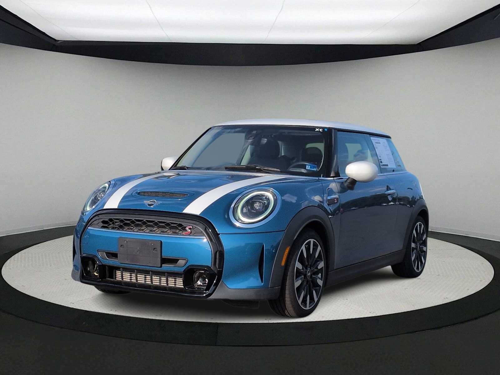 Thumbnail: 2022 MINI Cooper Hardtop - 4