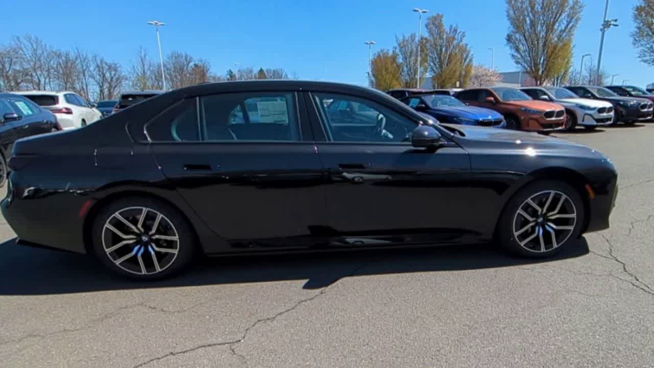 Thumbnail: 2025 BMW 7 Series - 9