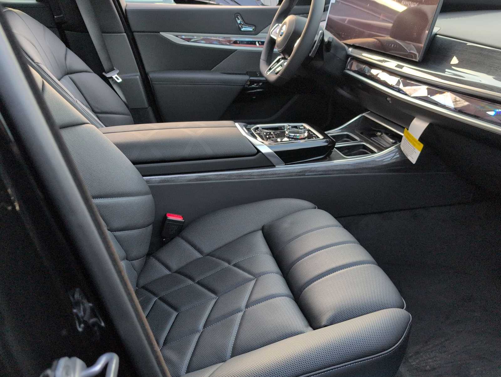 Thumbnail: 2026 BMW 7 Series - 21