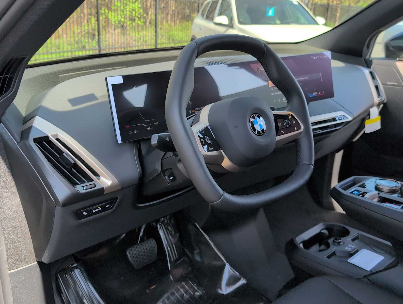 Thumbnail: 2026 BMW iX - 10