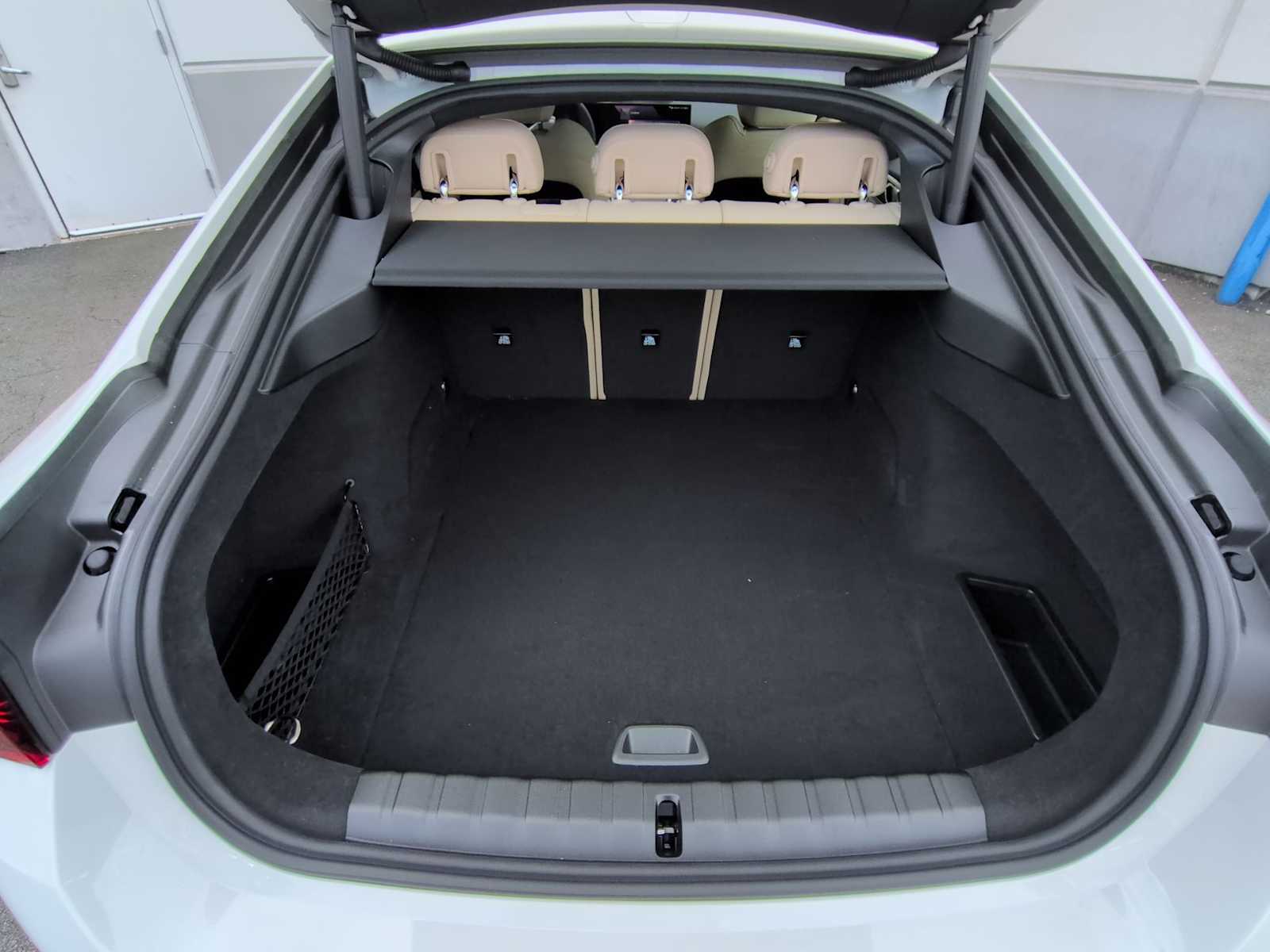 Thumbnail: 2026 BMW i4 - 37