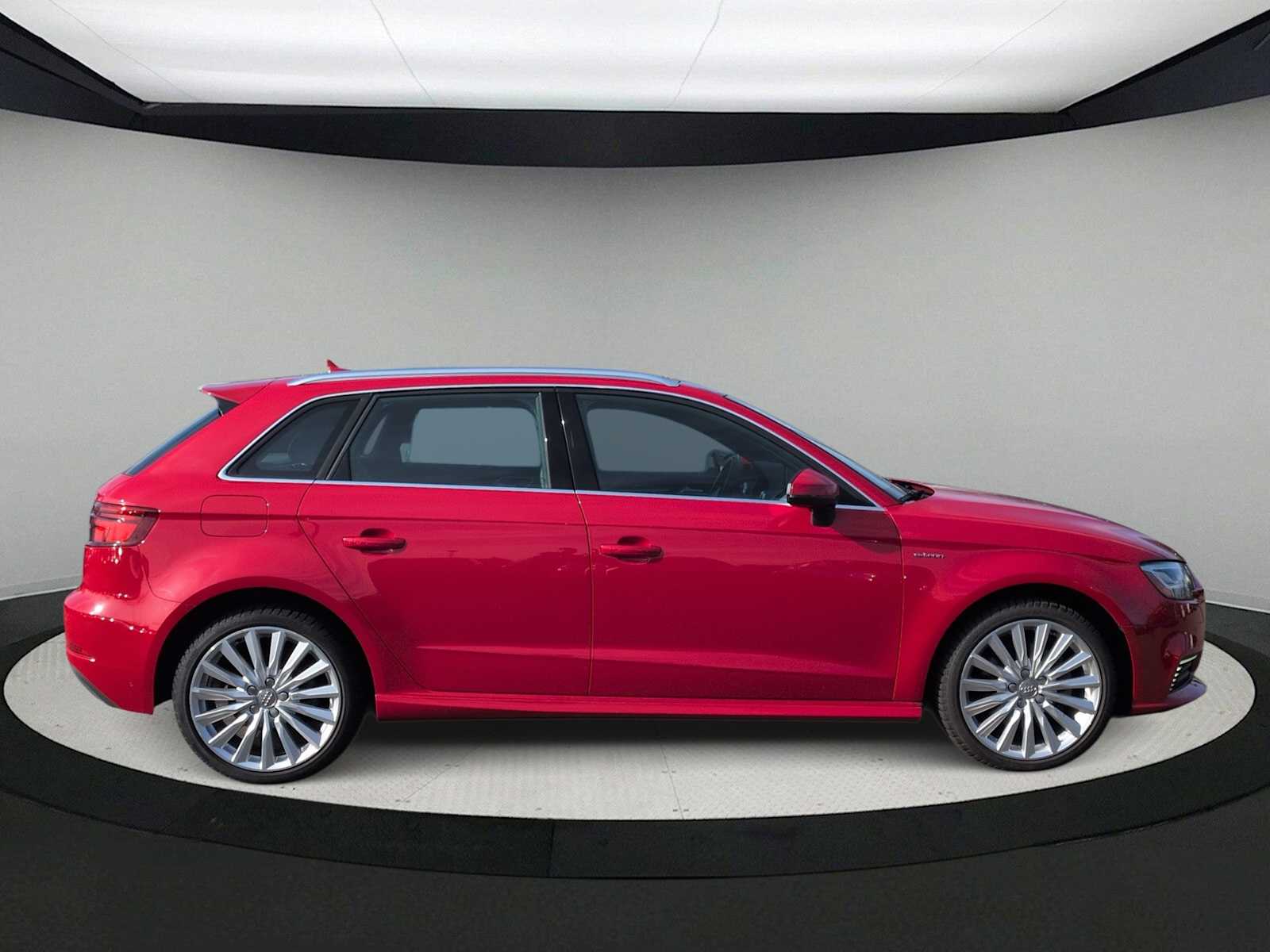 Thumbnail: 2017 Audi A3 e-tron - 9