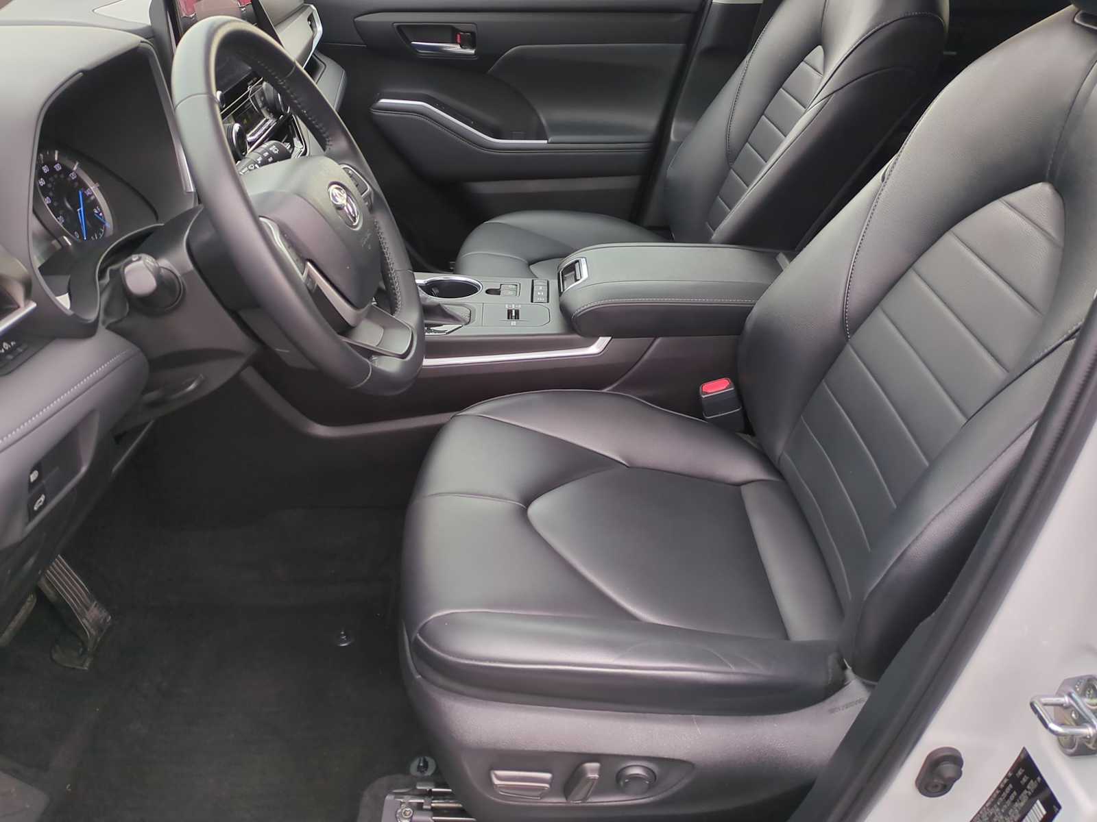 Thumbnail: 2022 Toyota Highlander - 17