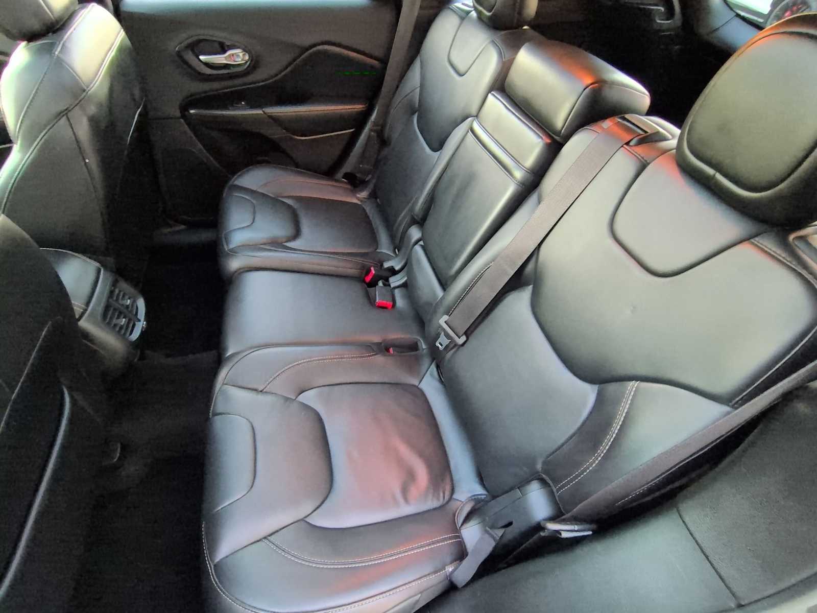 Thumbnail: 2016 Jeep Cherokee - 21