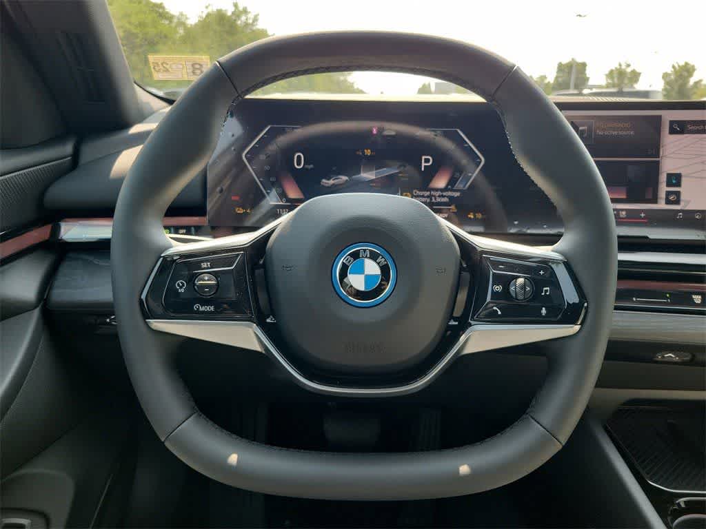 Thumbnail: 2025 BMW i5 - 8