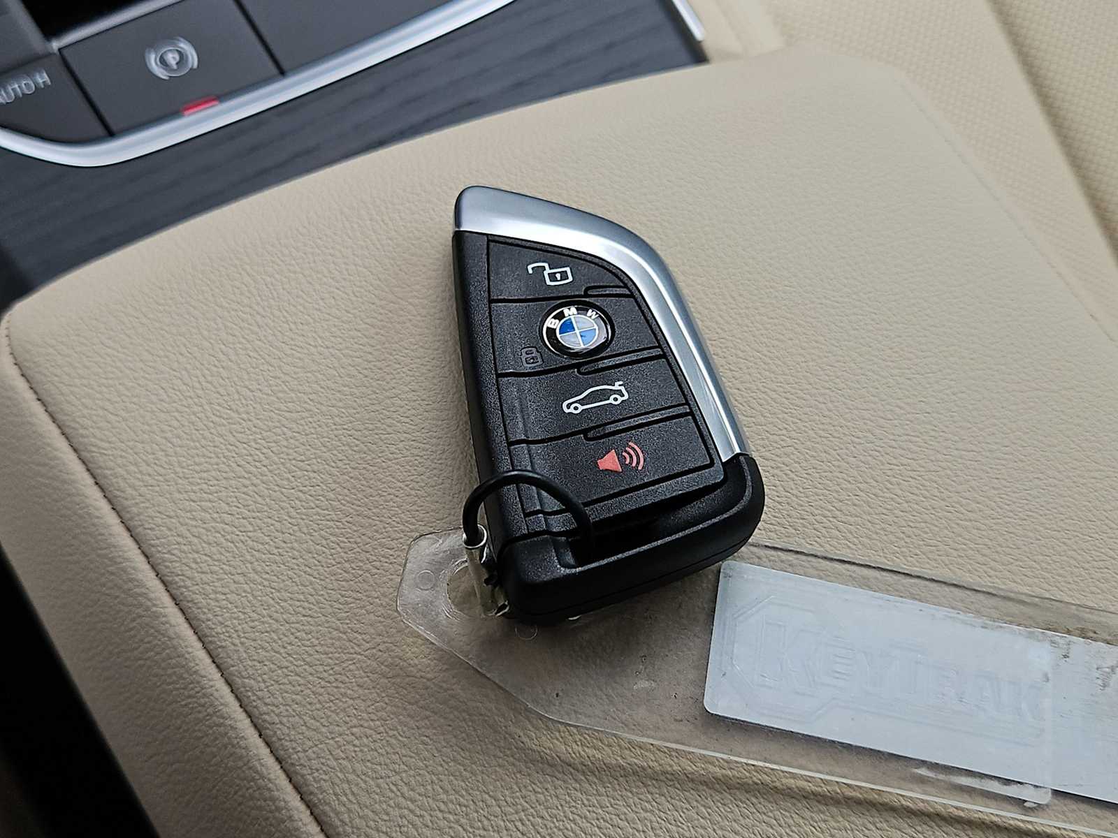 Thumbnail: 2025 BMW 3 Series - 38