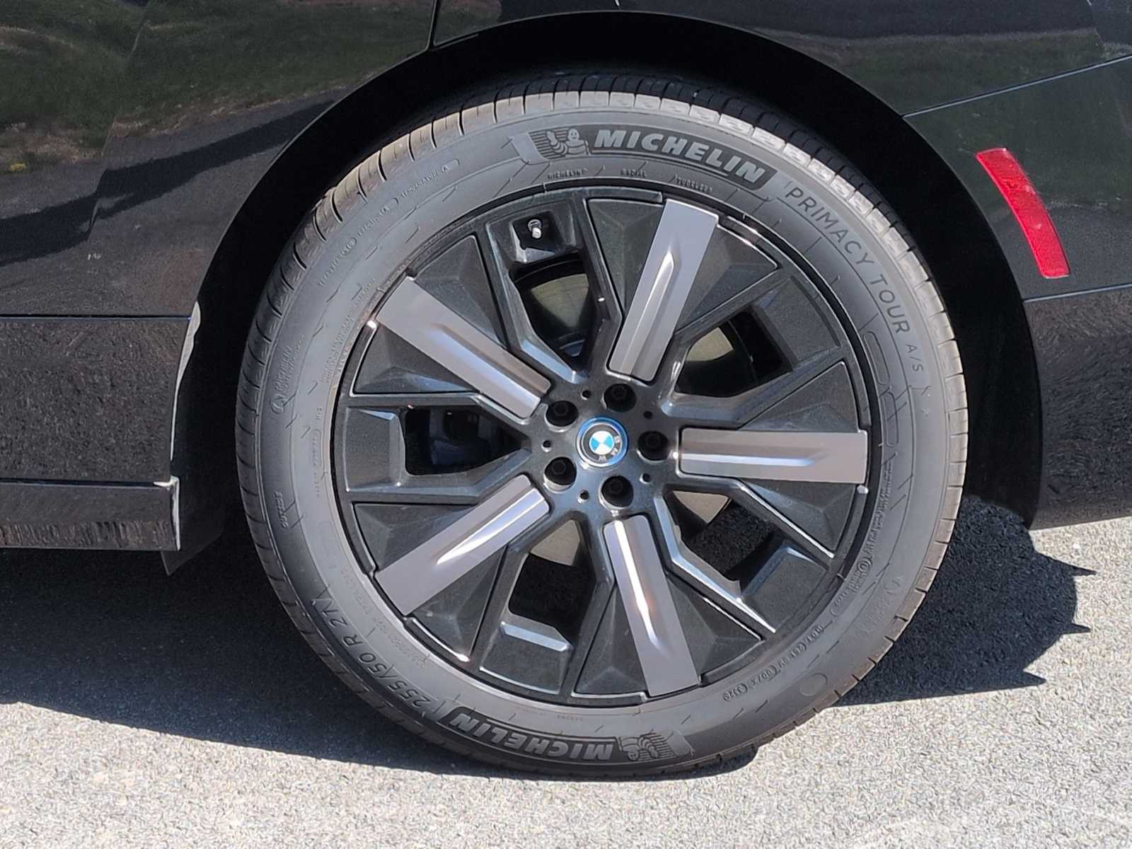 Thumbnail: 2024 BMW iX - 14