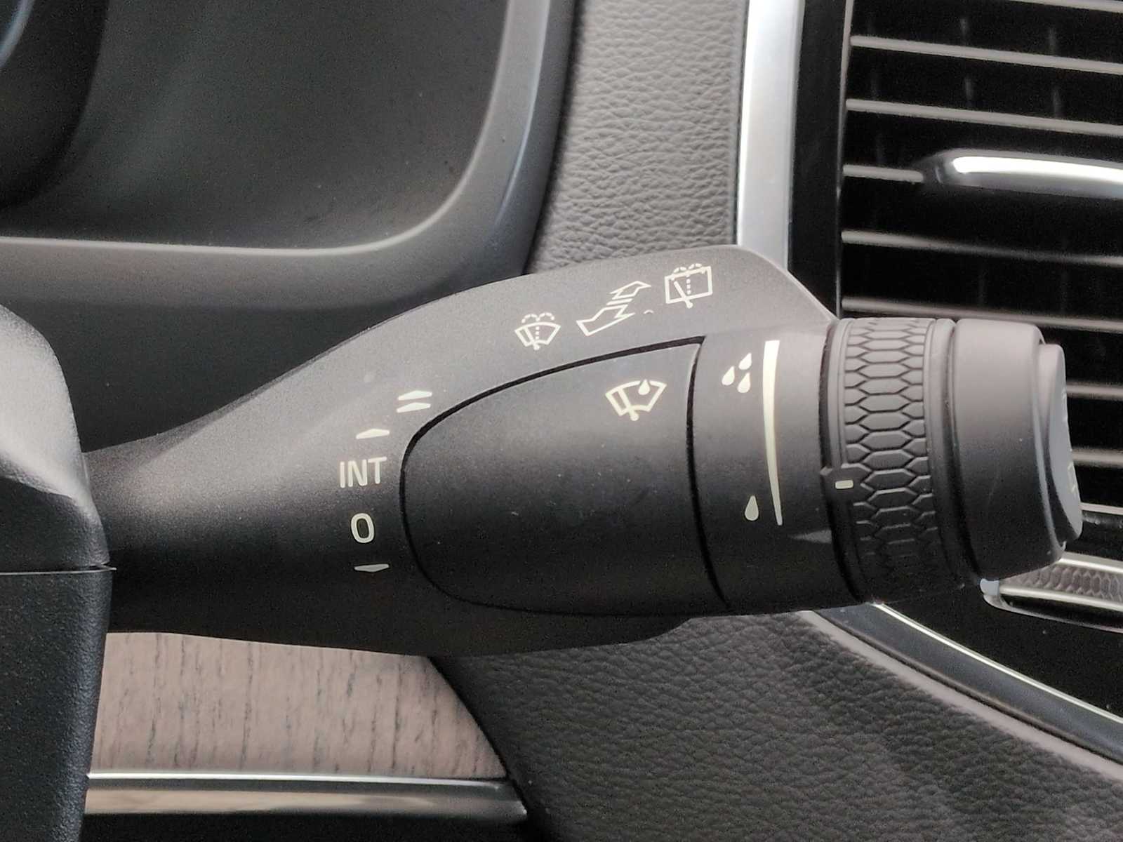 Thumbnail: 2022 Volvo XC90 - 28