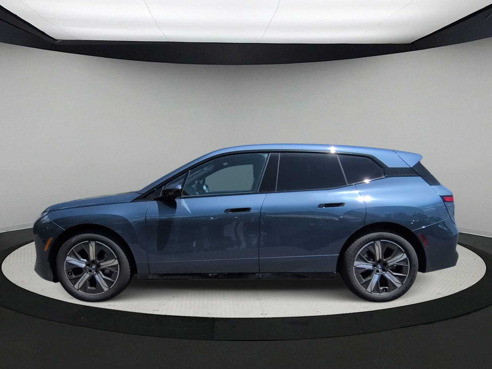 Thumbnail: 2026 BMW iX - 5