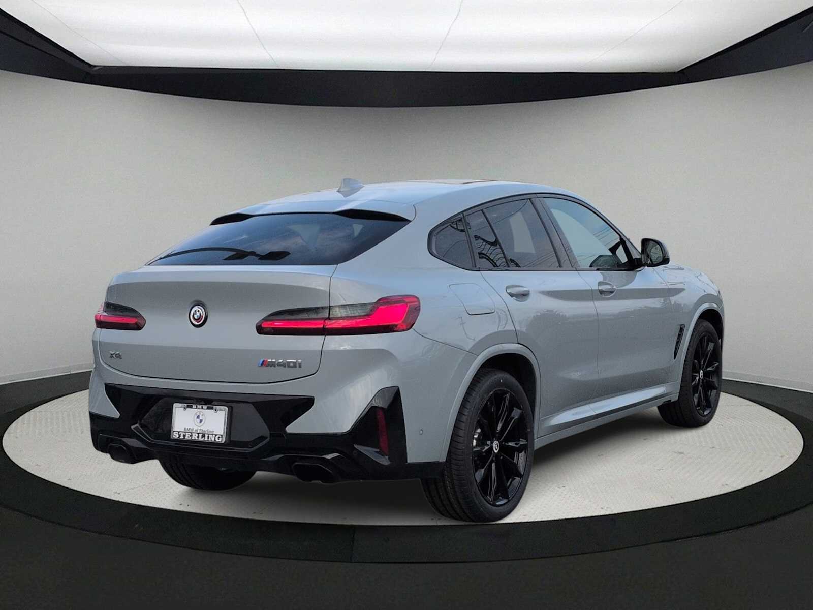 Thumbnail: 2023 BMW X4 - 8
