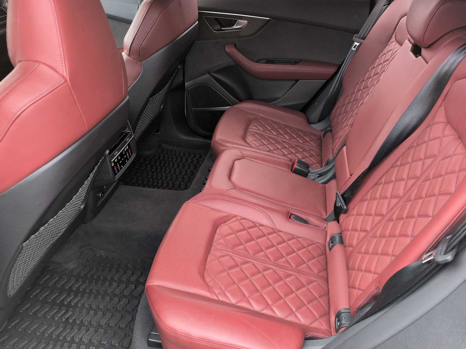 Thumbnail: 2023 Audi SQ8 - 21
