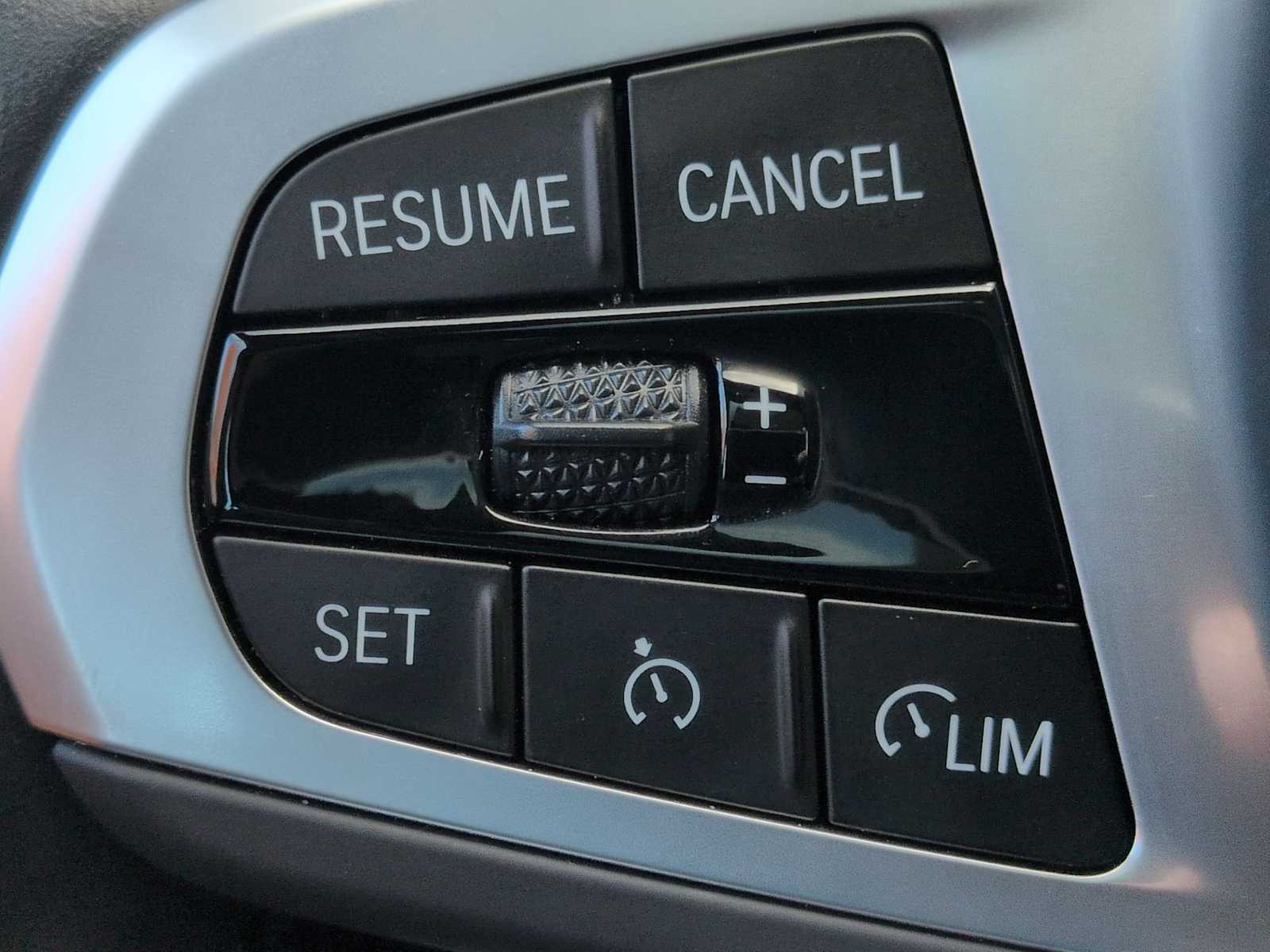 Thumbnail: 2023 BMW 5 Series - 26