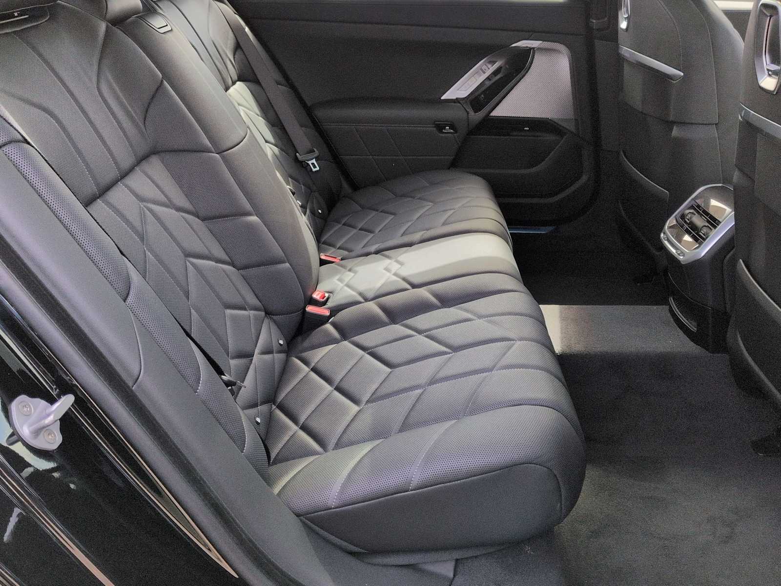 Thumbnail: 2026 BMW i7 - 22