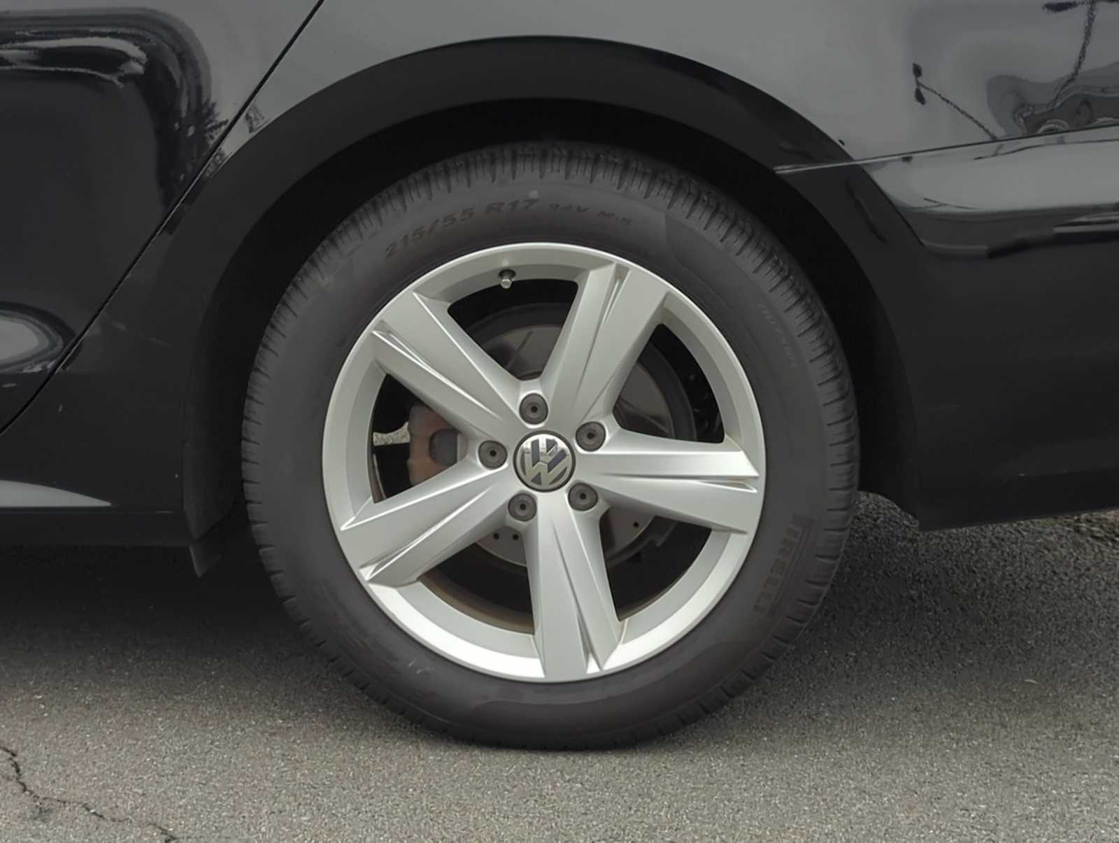 Thumbnail: 2013 Volkswagen Passat - 13