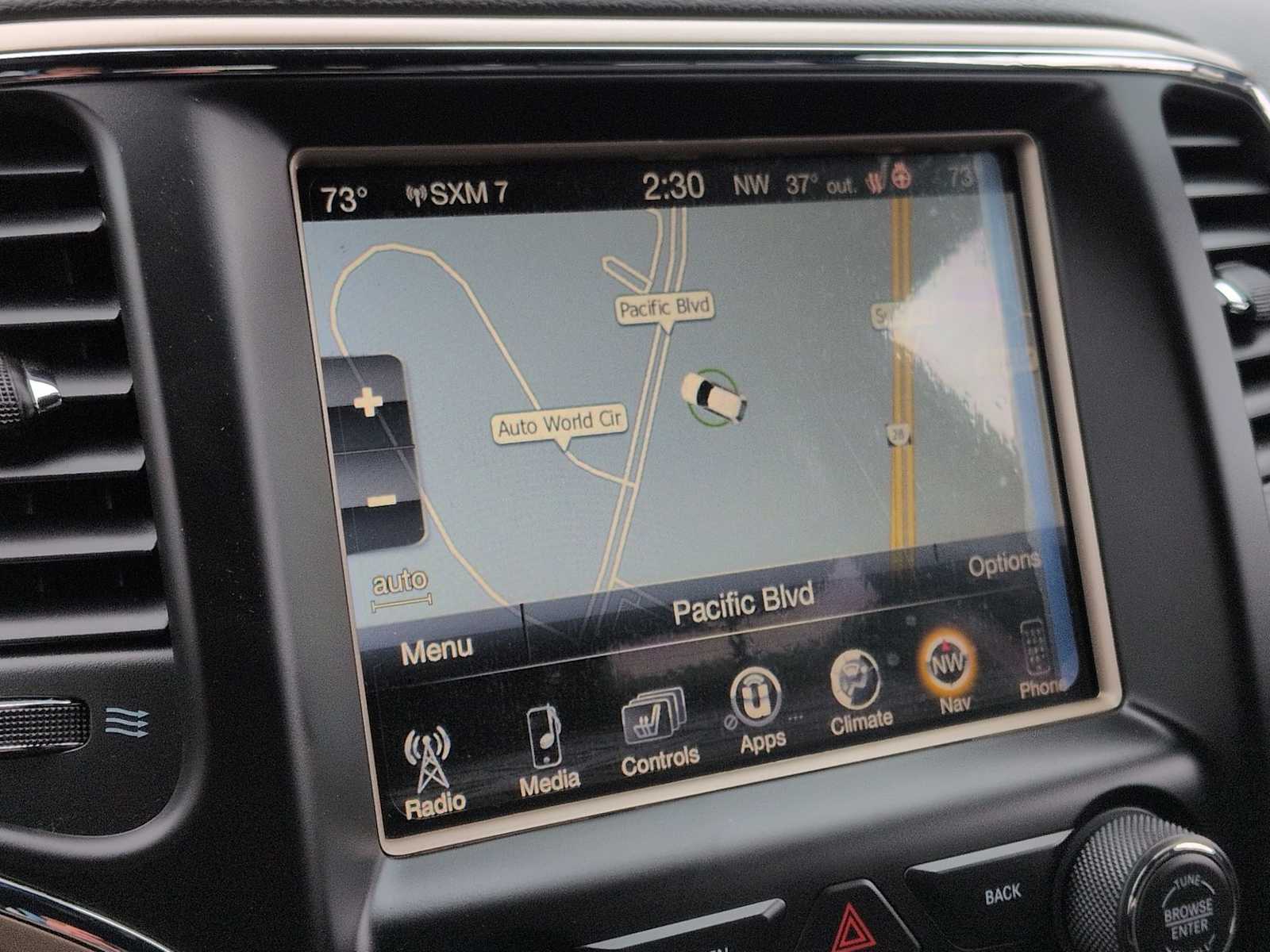 Thumbnail: 2015 Jeep Grand Cherokee - 31