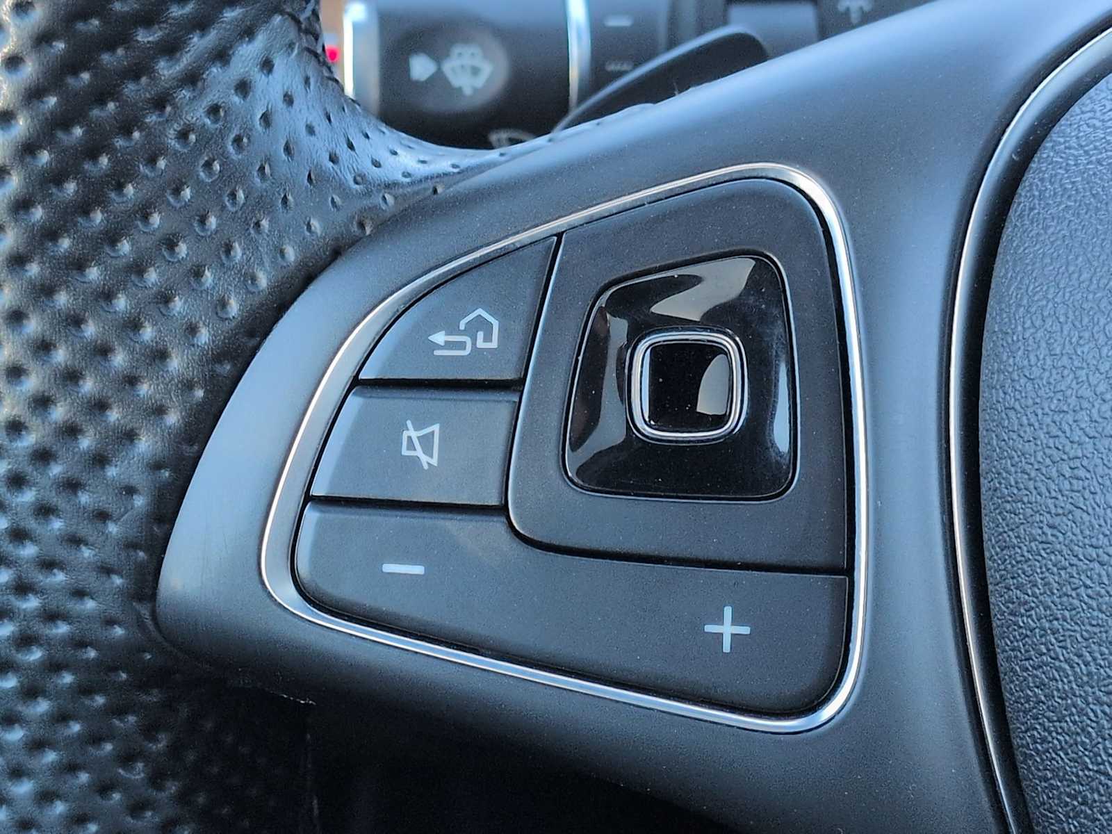 Thumbnail: 2017 Mercedes-Benz E-Class - 26