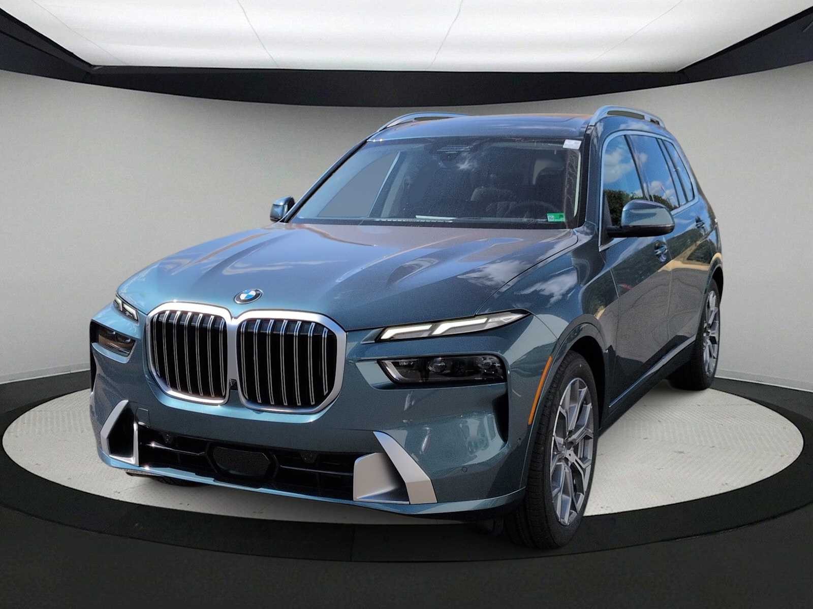 Thumbnail: 2026 BMW X7 - 4