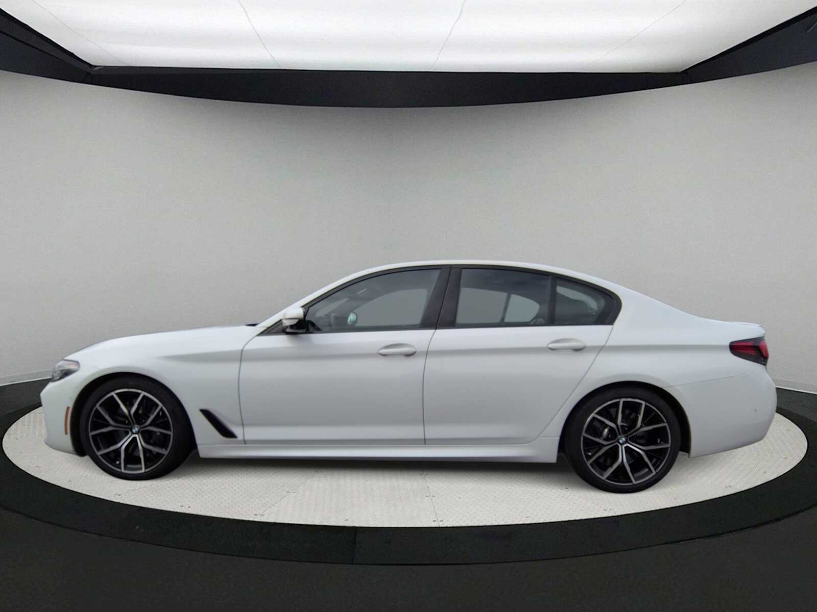 Thumbnail: 2021 BMW 5 Series - 5