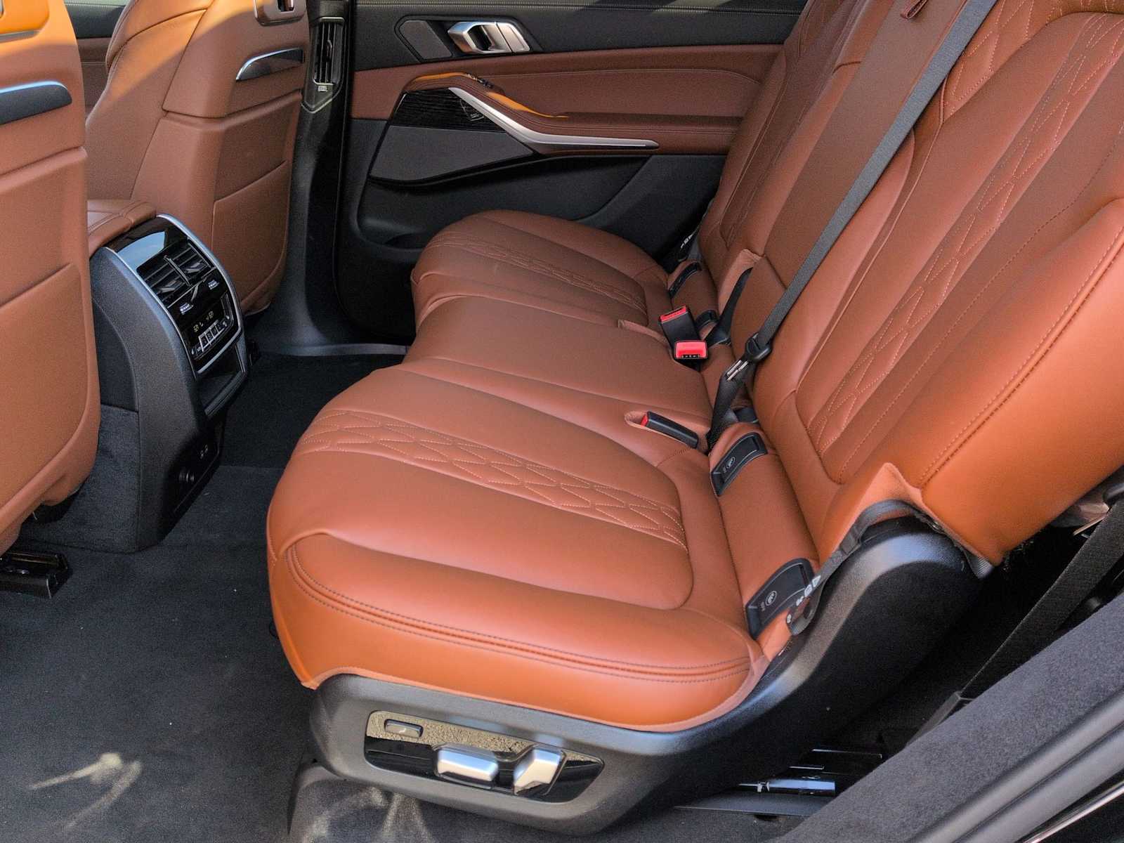 Thumbnail: 2027 BMW X7 - 21