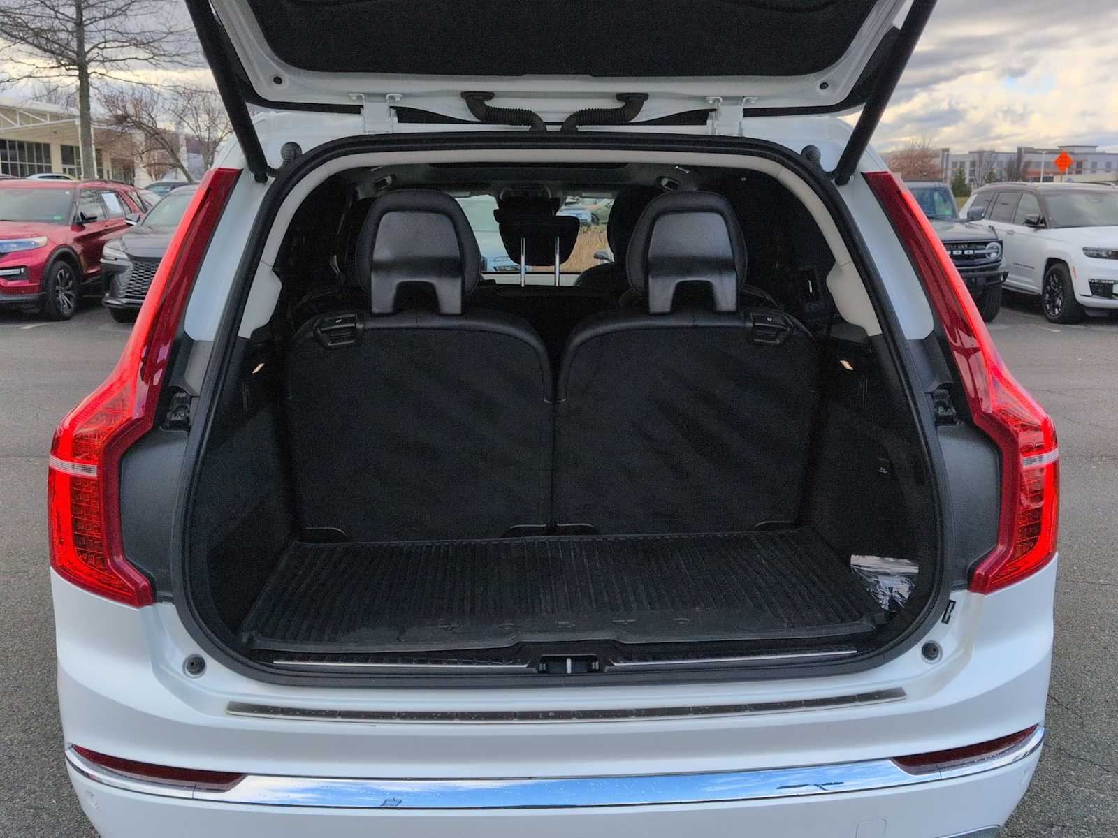 Thumbnail: 2022 Volvo XC90 - 35