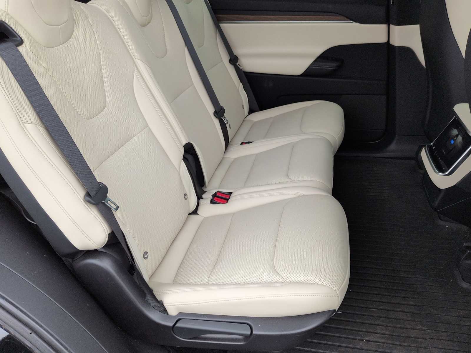 Thumbnail: 2023 Tesla Model X - 19