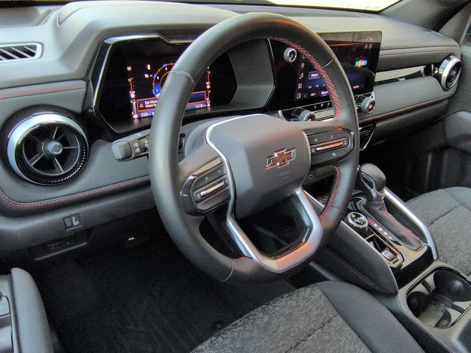 Thumbnail: 2023 Chevrolet Colorado - 10