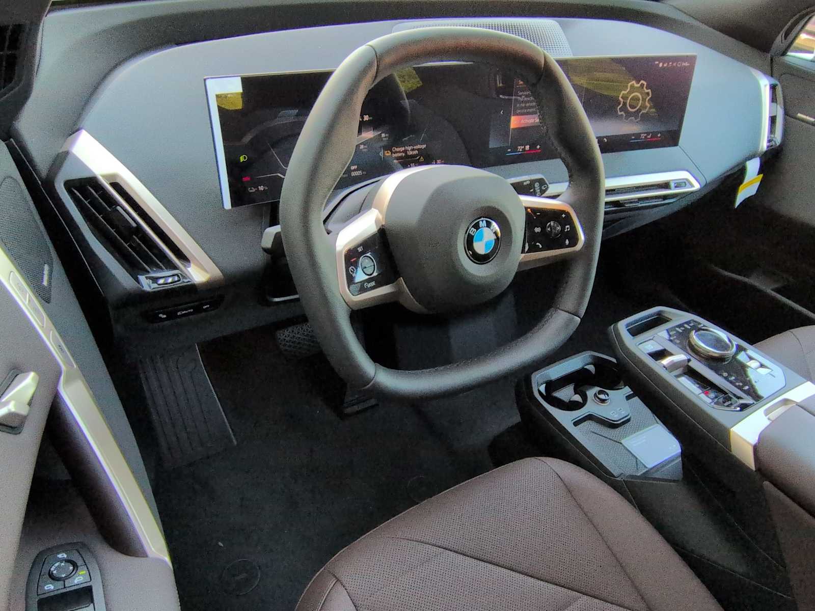 Thumbnail: 2026 BMW iX - 10