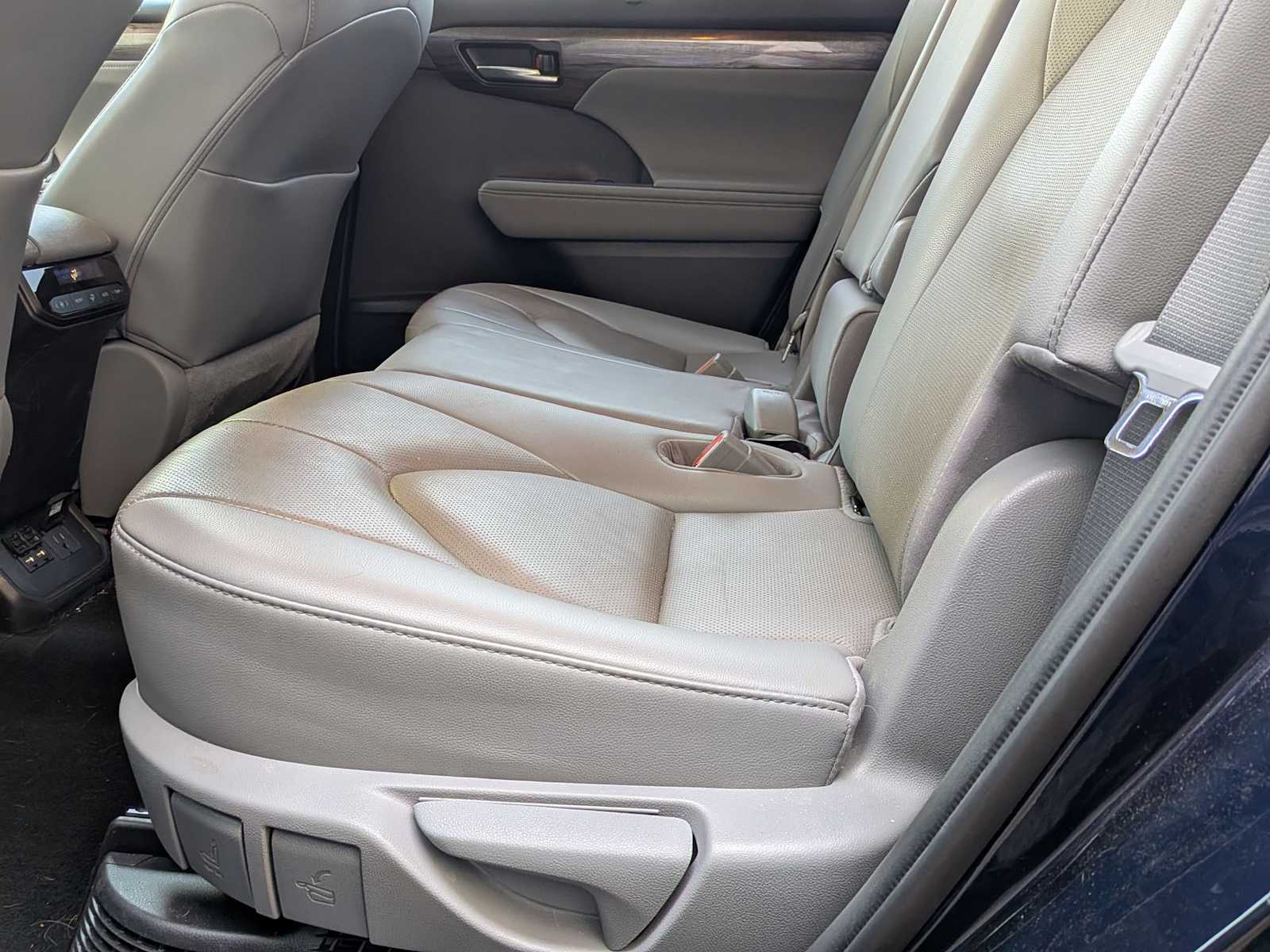 Thumbnail: 2021 Toyota Highlander - 21