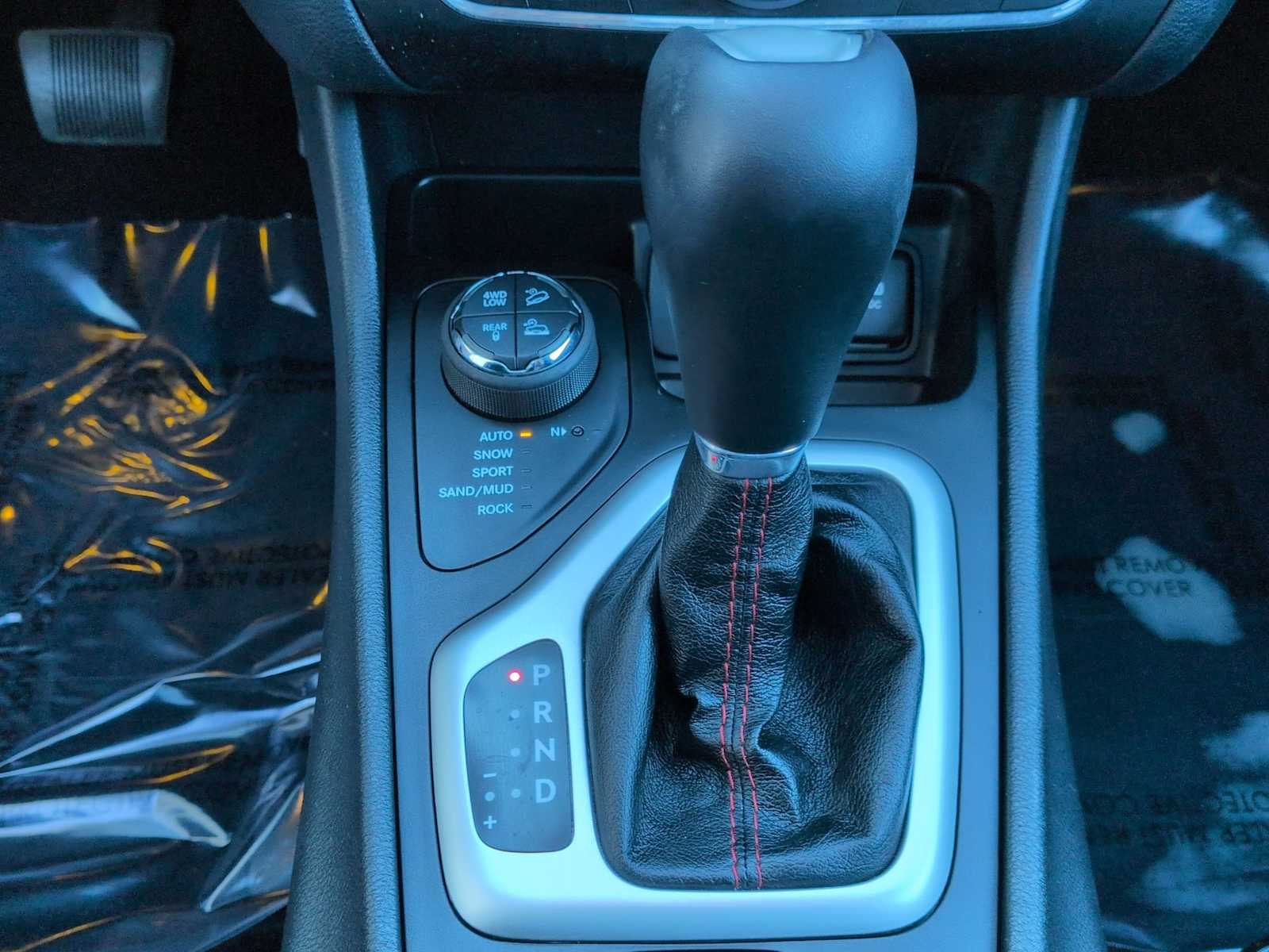 Thumbnail: 2015 Jeep Cherokee - 35